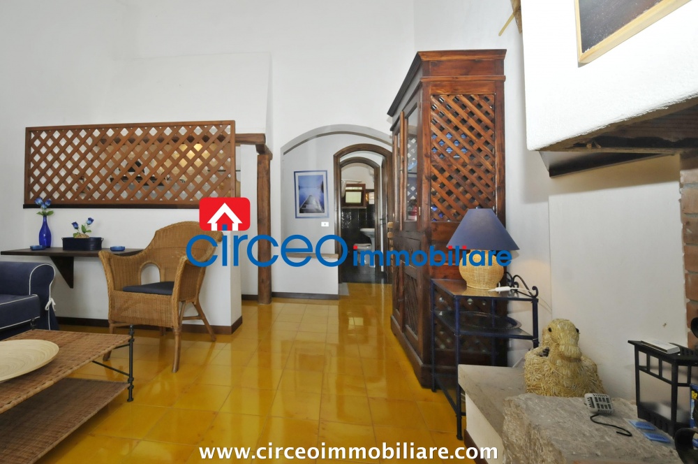 san felice circeo appartamento in affitto locazione affittasi si loca mezza costa circeo immobiliareroma zona piazza dei re di roma vendesi in vendita si vende ufficio di prestigiosss